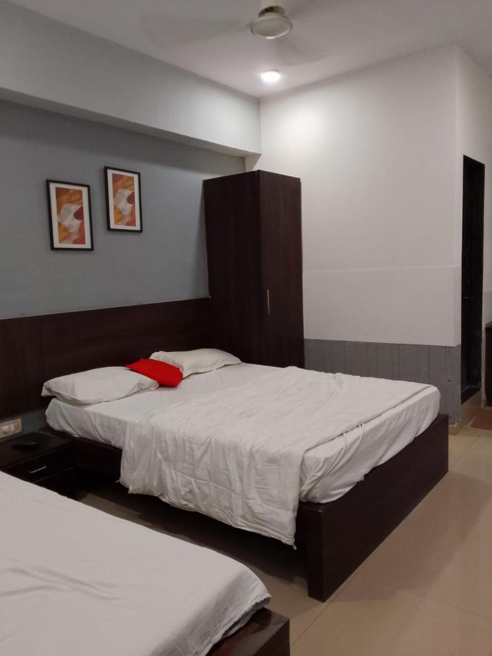 Infinity Rooms & Banquet Surat Eksteriør billede
